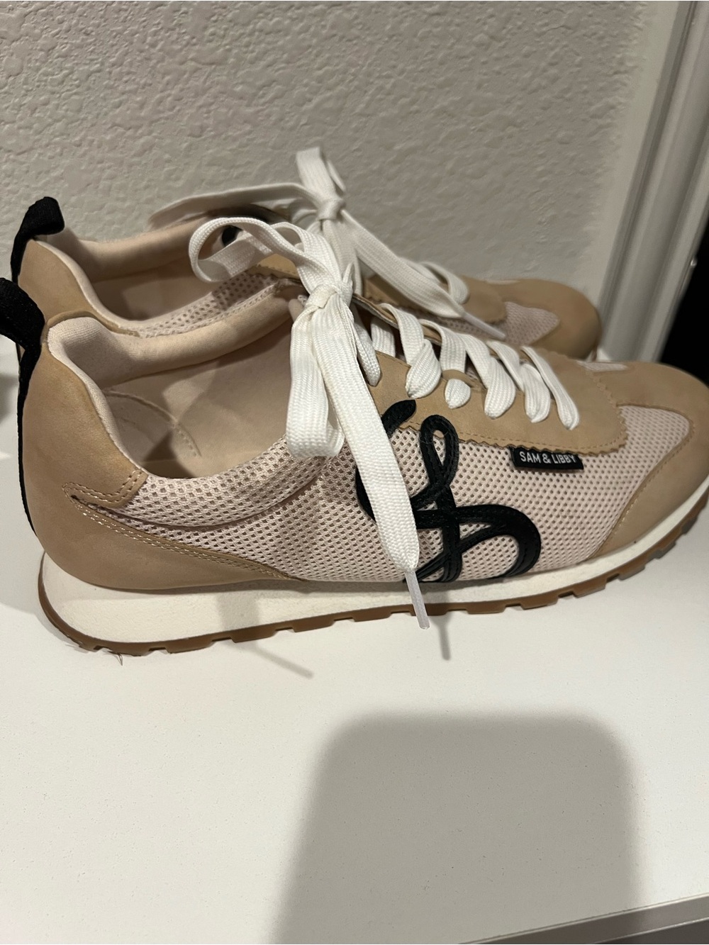 Sam & Libby Beige and Black Mesh Runner Sneakers for Women size10